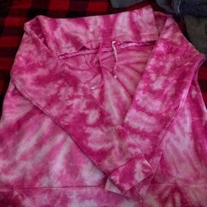 Pull over never worn size L color pink and white Tie-dye simply southern